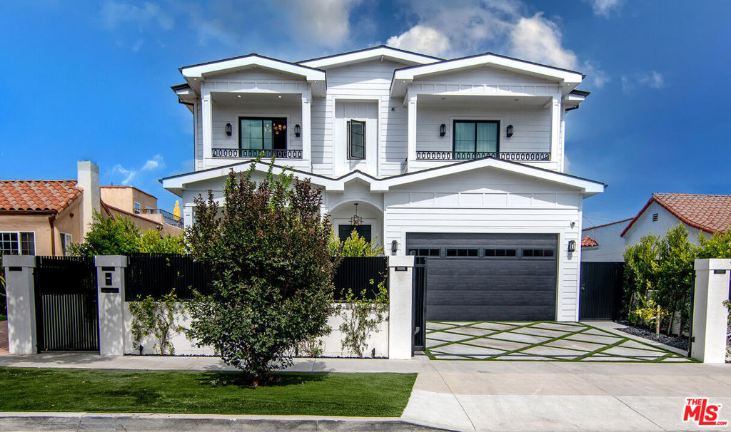 418 N Poinsettia Place - Photo 0