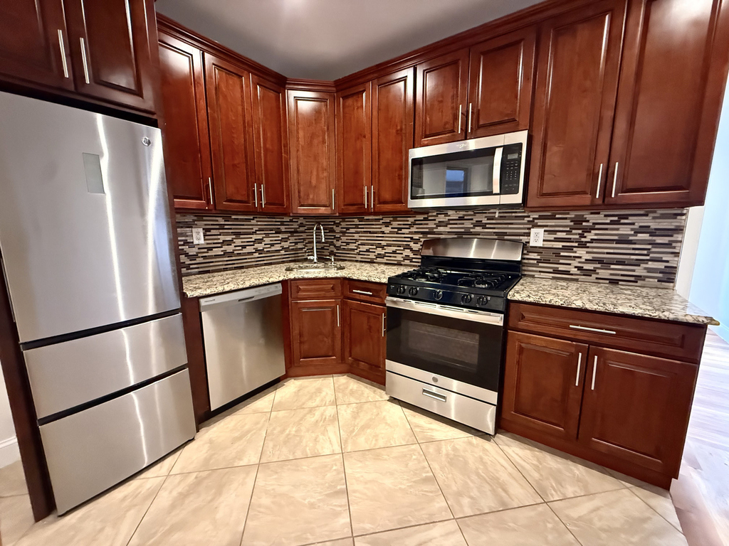 603 Gates Avenue - Photo 6