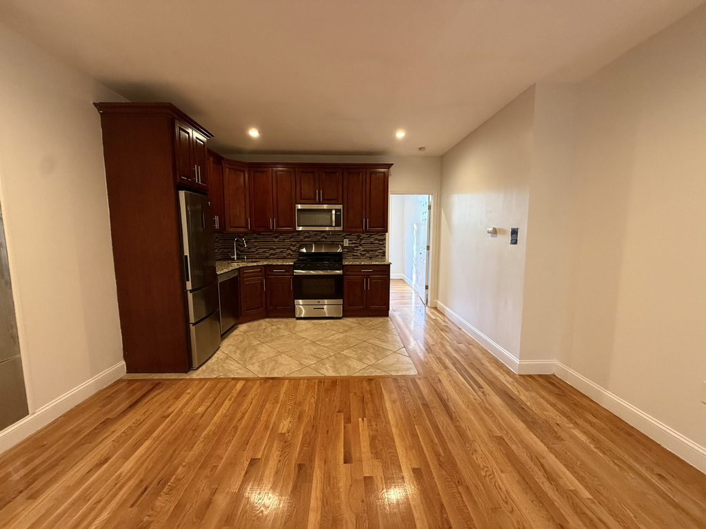 603 Gates Avenue - Photo 4