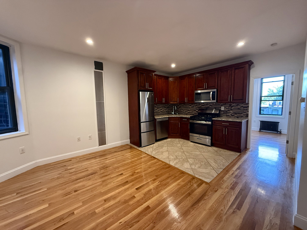 603 Gates Avenue - Photo 3