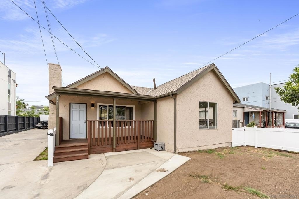 153 Dahlia Avenue - Photo 3