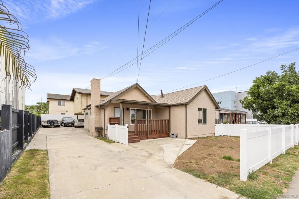 153 Dahlia Avenue - Photo 0
