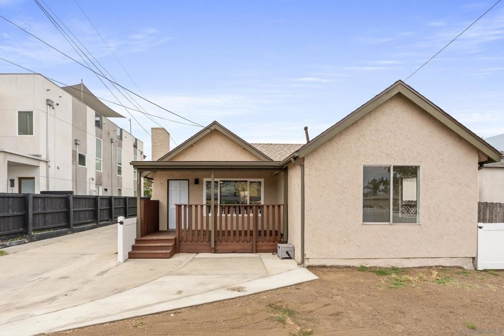 153 Dahlia Avenue - Photo 2