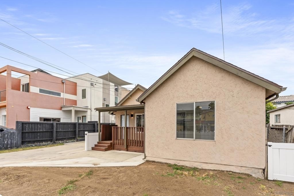 153 Dahlia Avenue - Photo 1