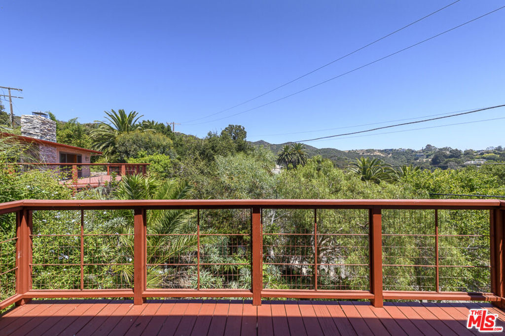 1090 El Medio Avenue - Photo 18