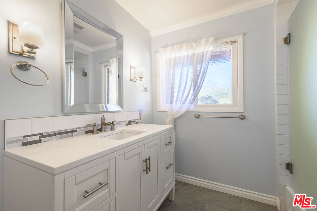 1090 El Medio Avenue - Photo 23