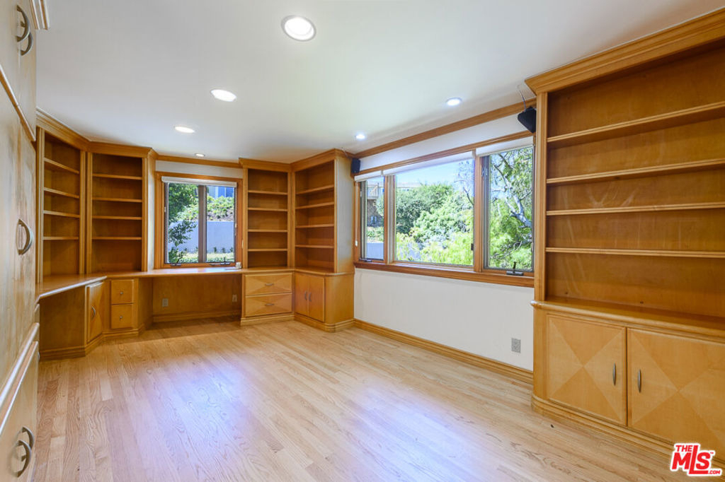 1090 El Medio Avenue - Photo 22