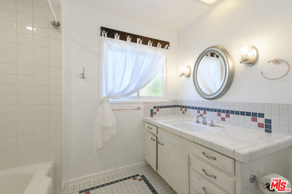 1090 El Medio Avenue - Photo 29