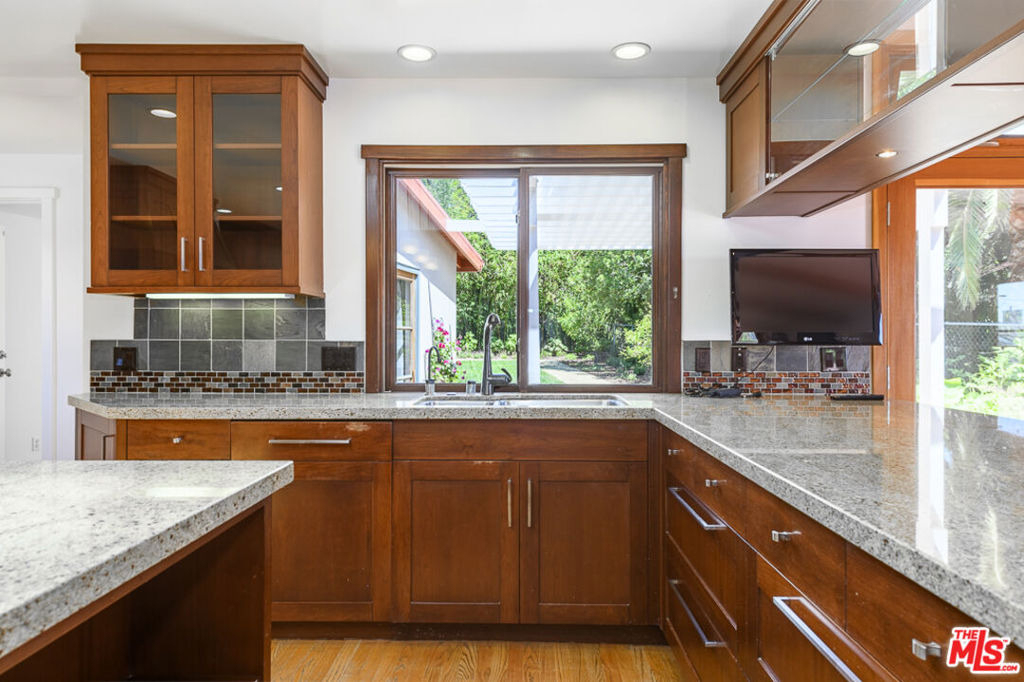1090 El Medio Avenue - Photo 10