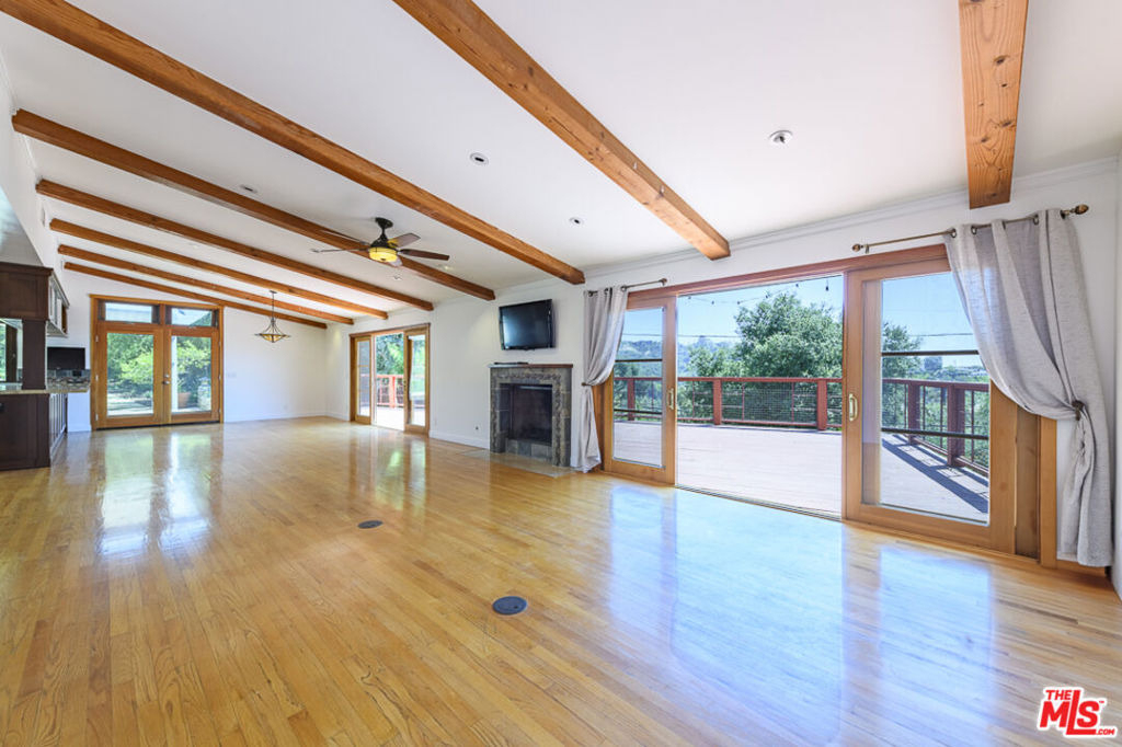 1090 El Medio Avenue - Photo 4
