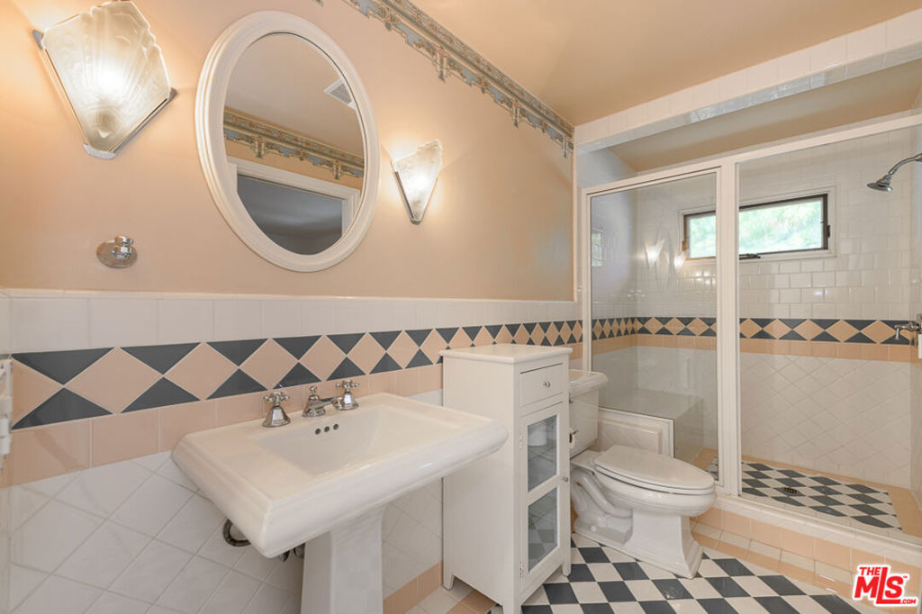 1090 El Medio Avenue - Photo 26