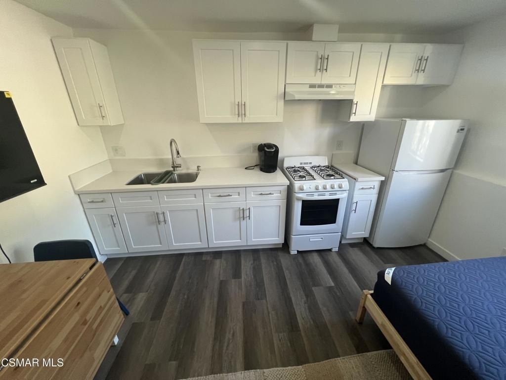 7022 Nestle Avenue - Photo 2