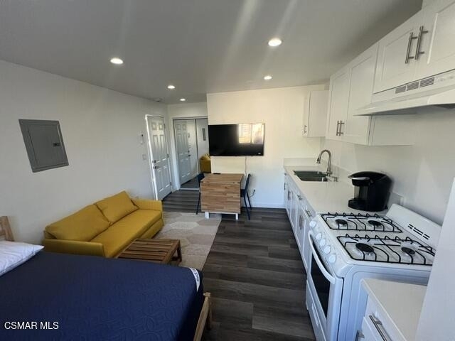 7022 Nestle Avenue - Photo 0