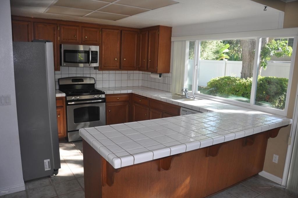 1568 Covington Avenue - Photo 4
