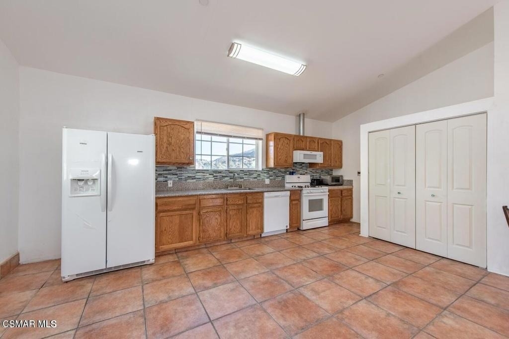 1088 Casa Grande Drive - Photo 4