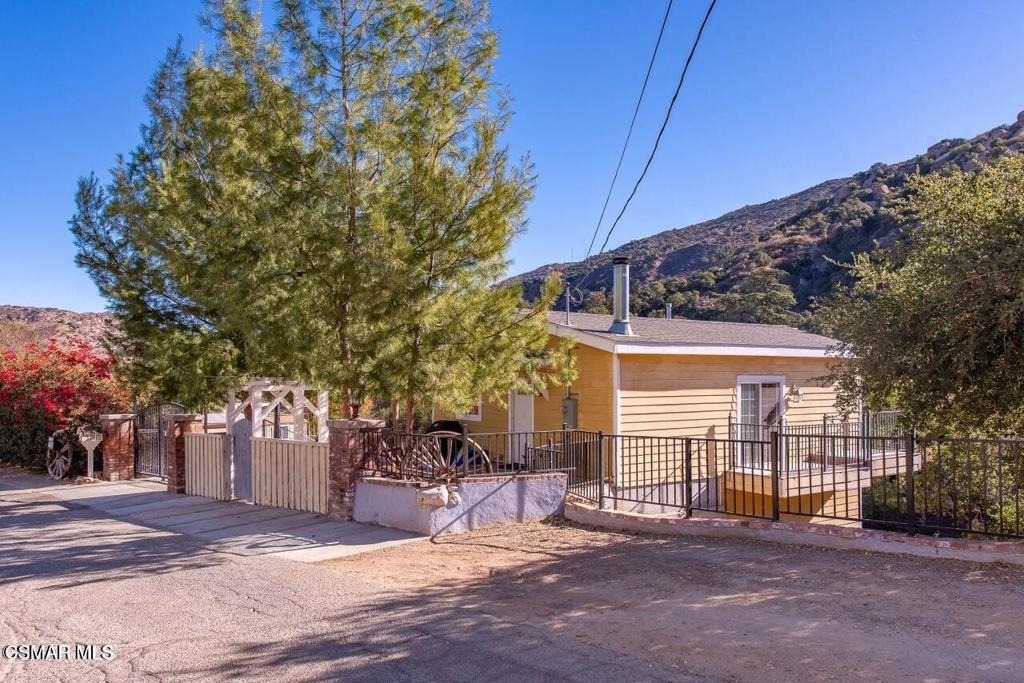 1088 Casa Grande Drive - Photo 0