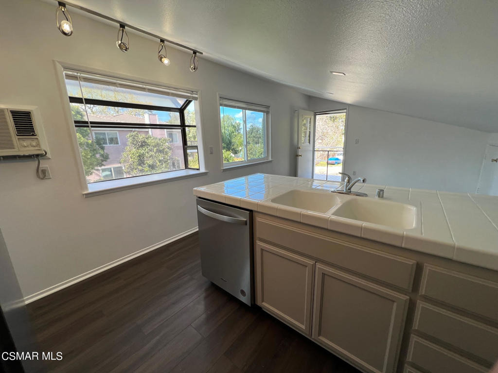 1415 Hillcrest Drive - Photo 2