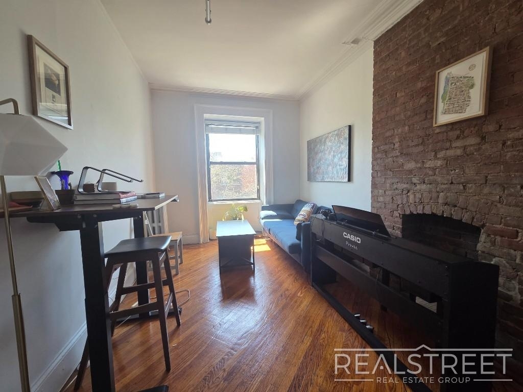 109 Joralemon Street - Photo 2