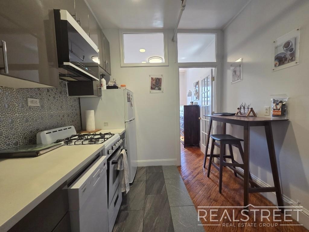109 Joralemon Street - Photo 4