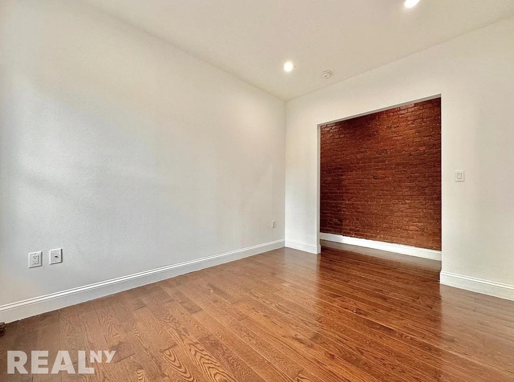 3139 Broadway - Photo 7