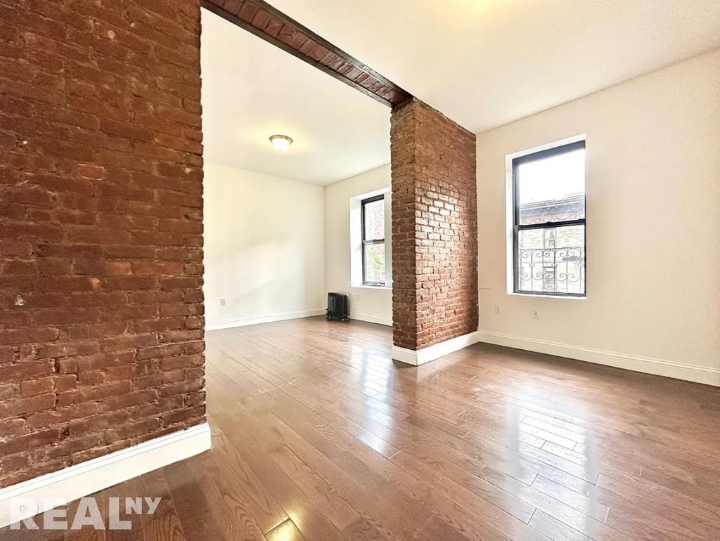 3139 Broadway - Photo 1