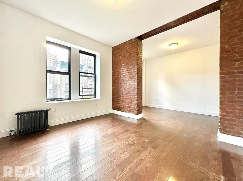 3139 Broadway - Photo 2