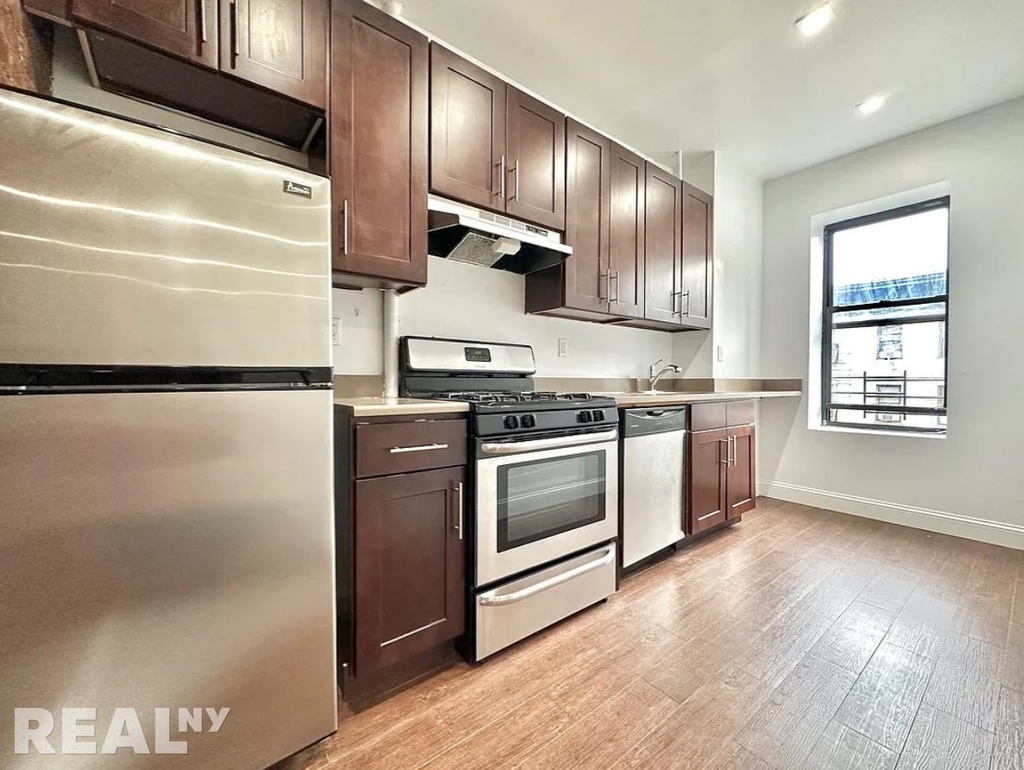 3139 Broadway - Photo 4