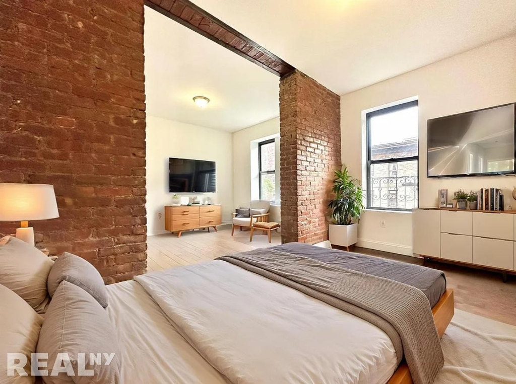 3139 Broadway - Photo 0