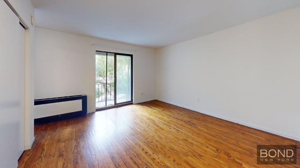 Second Avenue - Photo 13