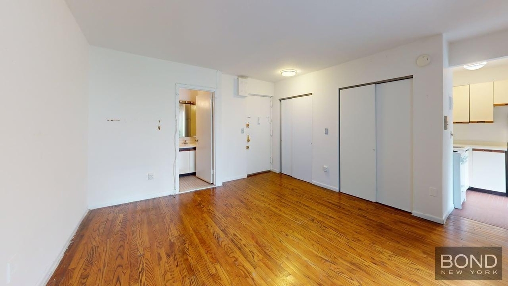 Second Avenue - Photo 14