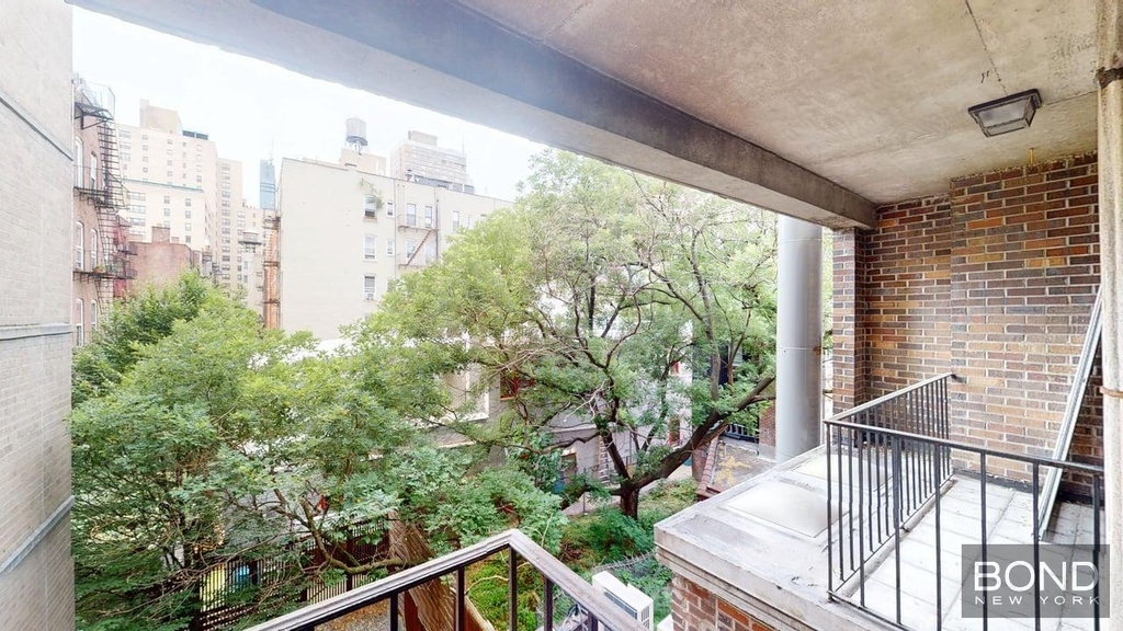 Second Avenue - Photo 6
