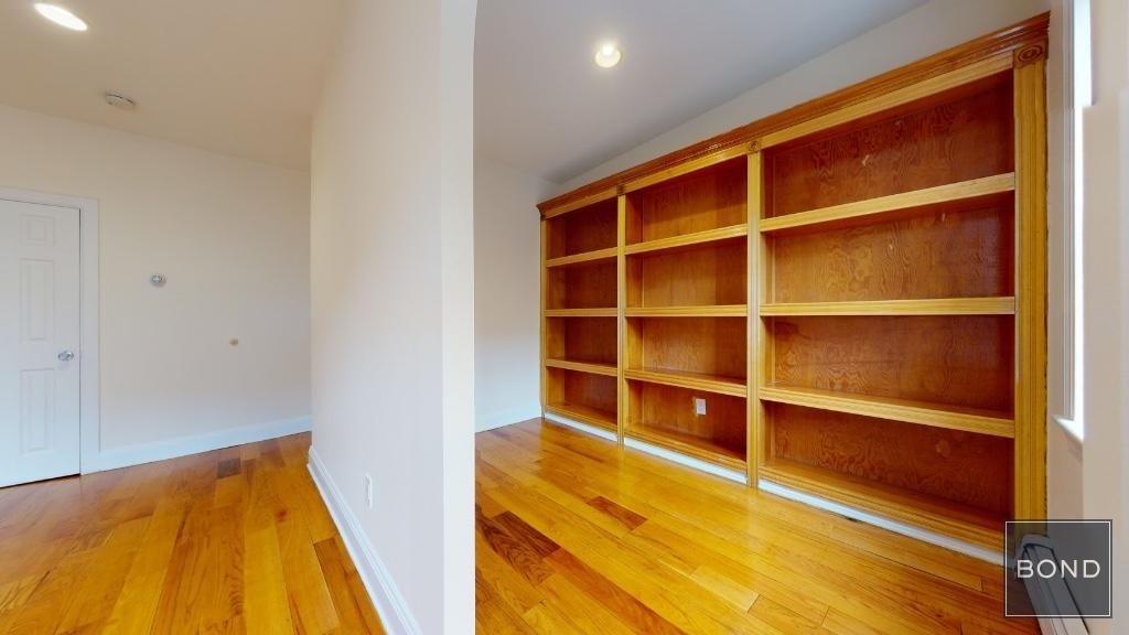 West Broadway - Photo 2