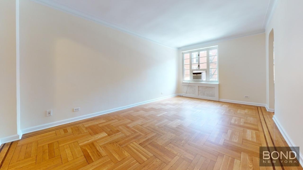 Jane Street - Photo 2