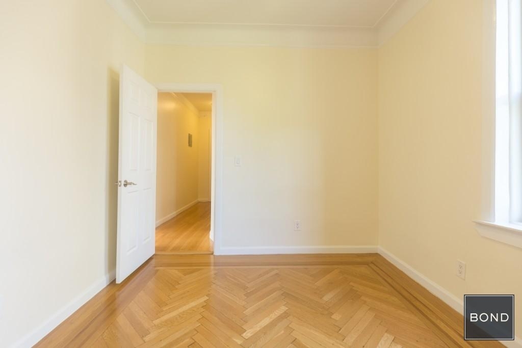 West 13th Street - Photo 7