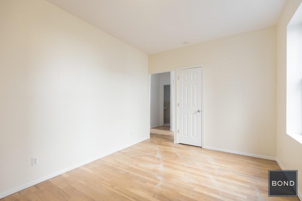 West 11th Street - Photo 4