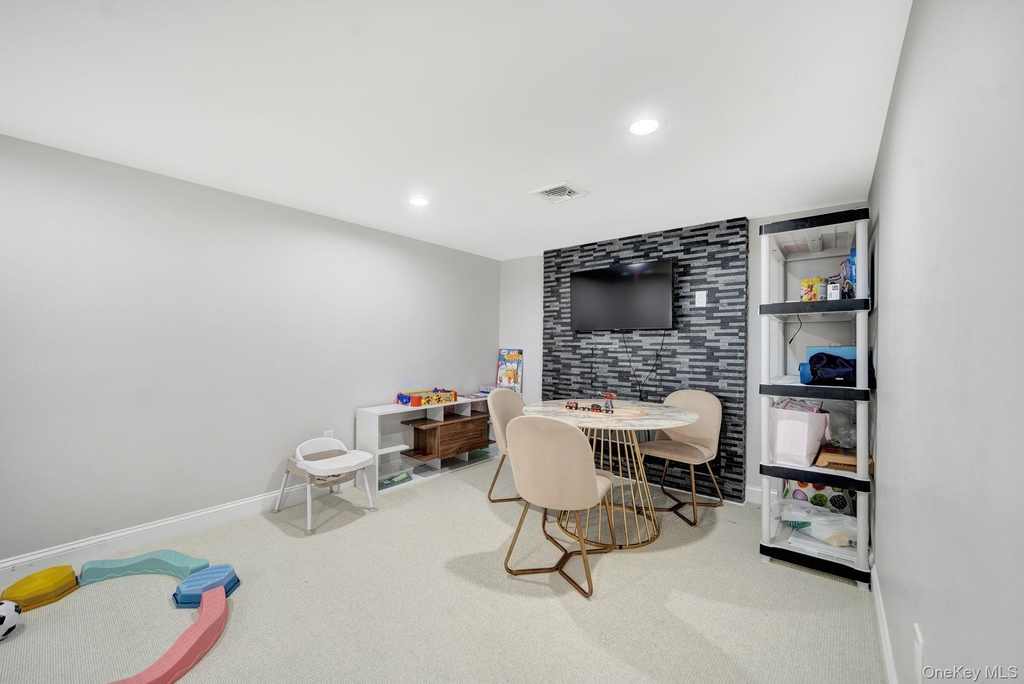 2245 Plum Tree Road N - Photo 35
