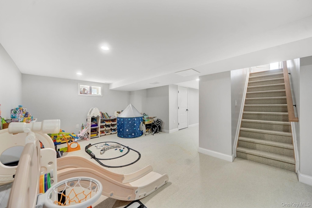 2245 Plum Tree Road N - Photo 33