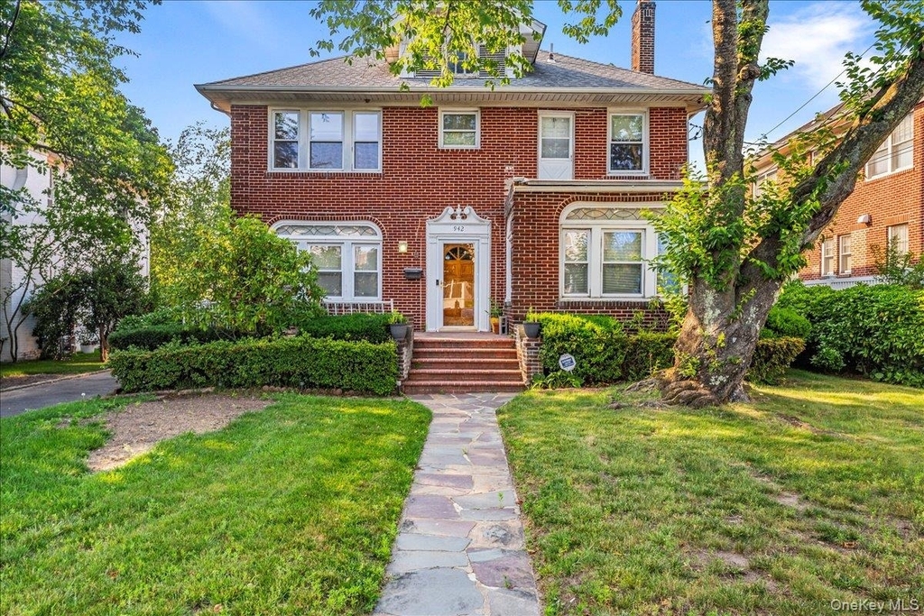 942 Greenfield Road - Photo 0