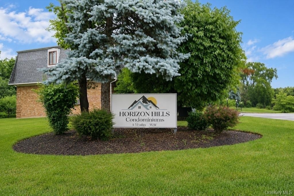 2 Fortune Road W - Photo 0