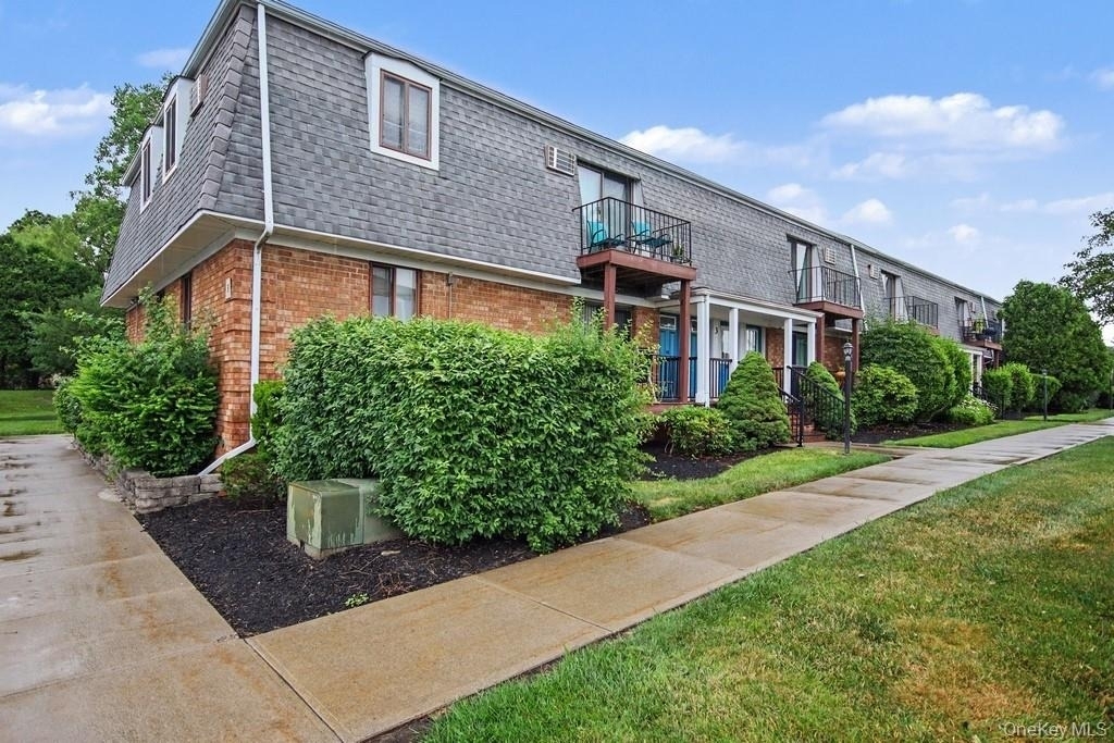 2 Fortune Road W - Photo 2