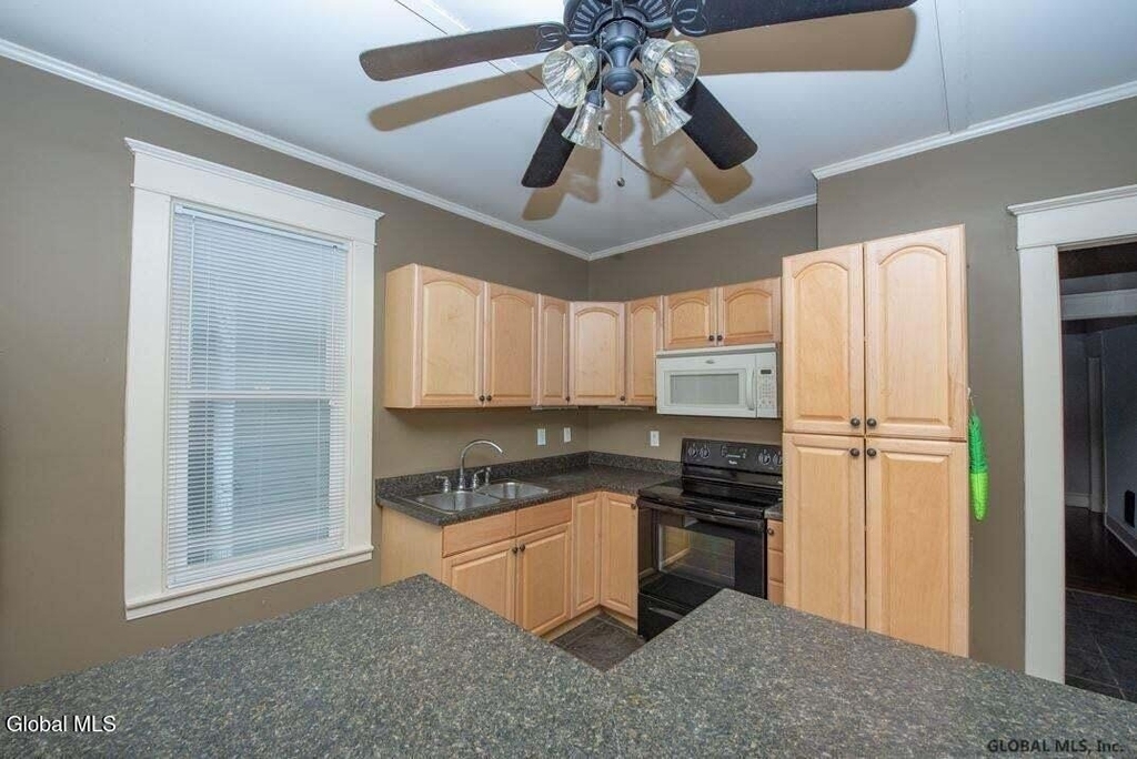 1144 Glenwood Boulevard - Photo 4