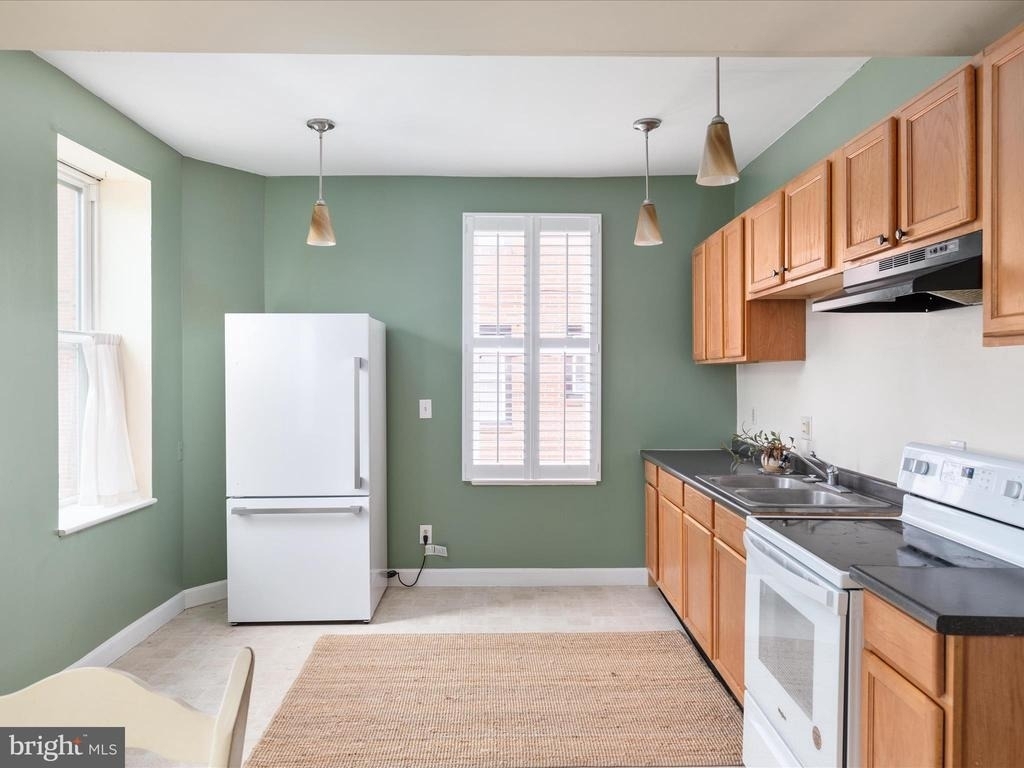 401 E Main Street - Photo 4