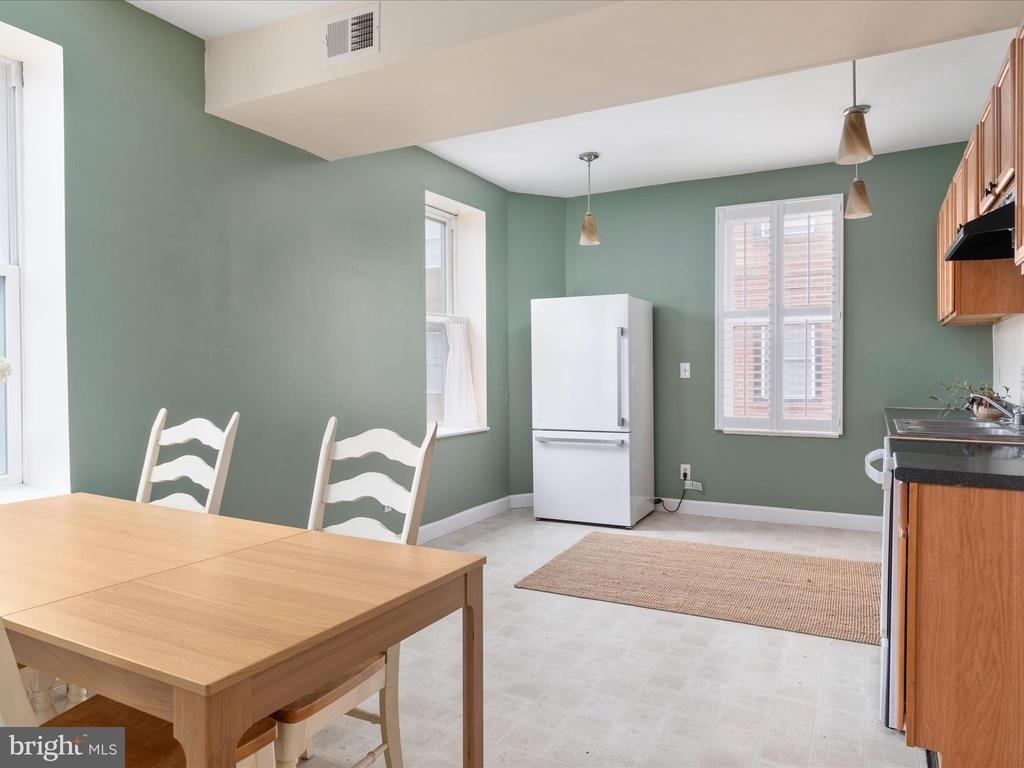 401 E Main Street - Photo 5