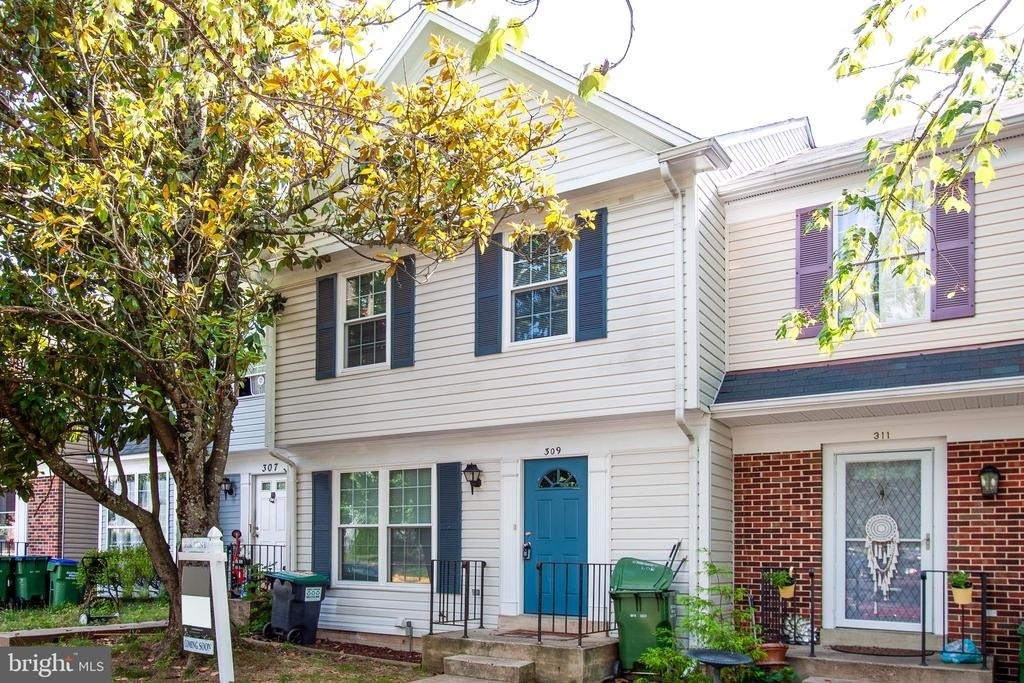 309 Bentley Court - Photo 0