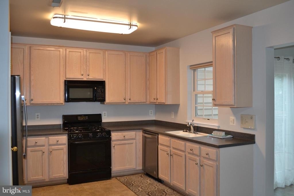 43644 Scarlet Square - Photo 2
