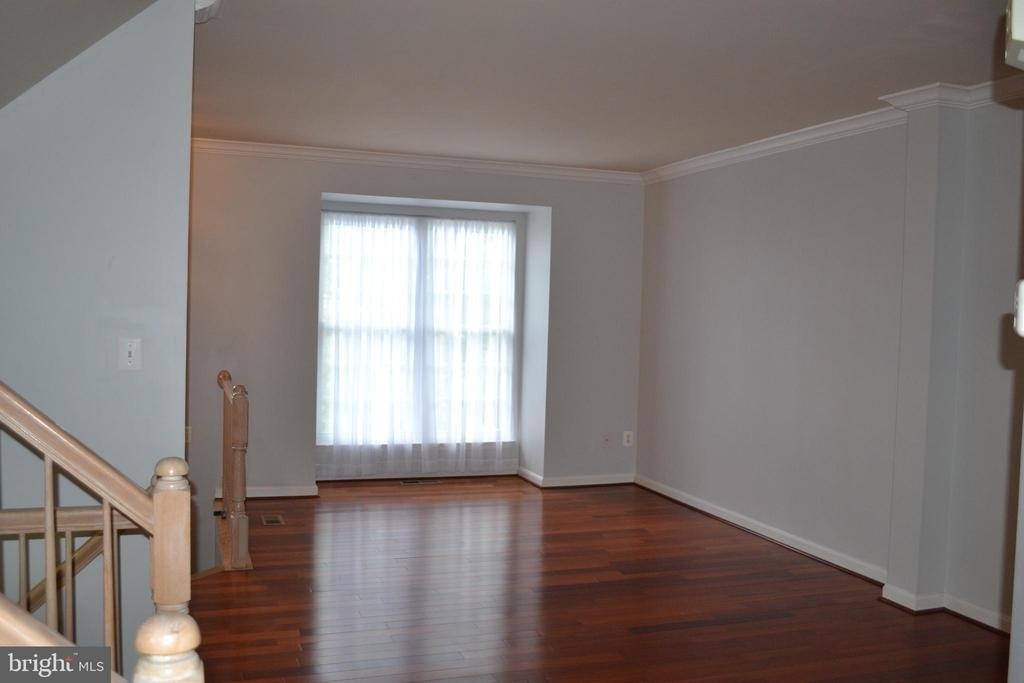 43644 Scarlet Square - Photo 1