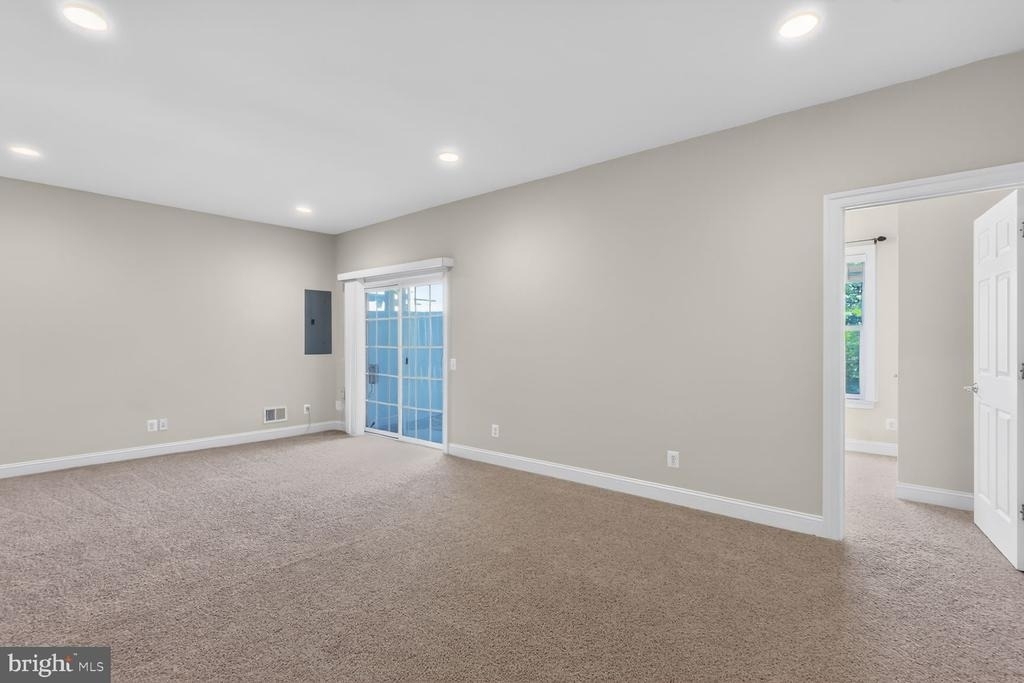25450 Hopton House Terrace - Photo 22