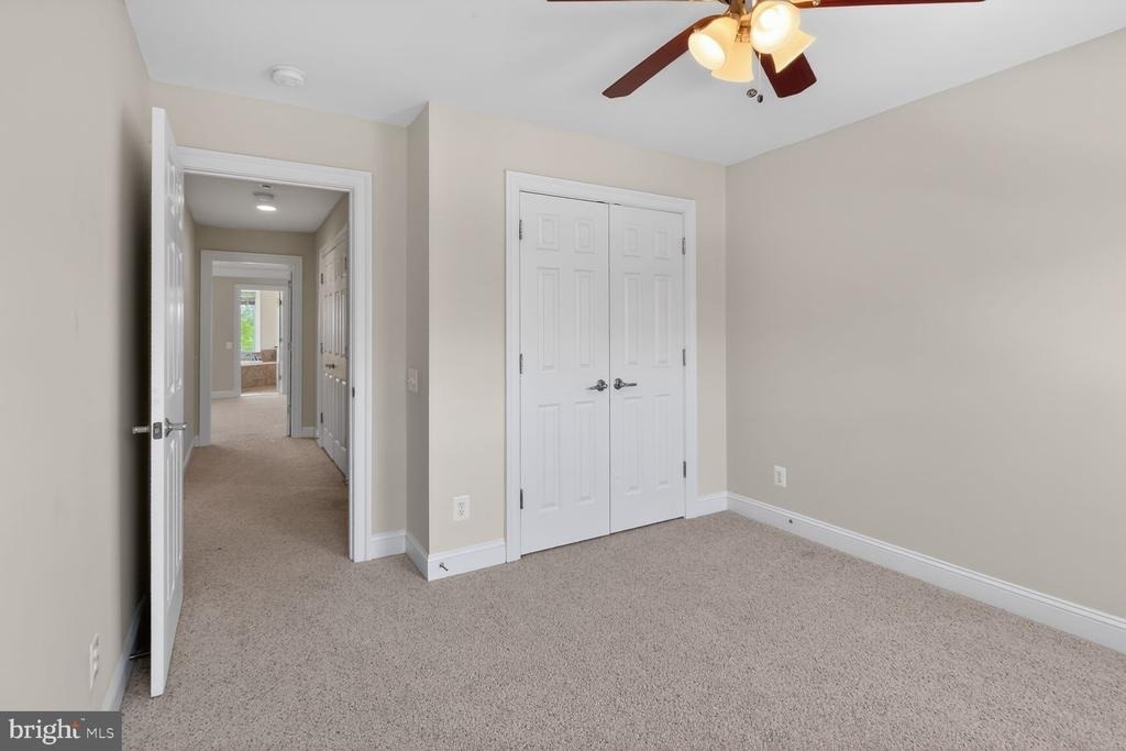 25450 Hopton House Terrace - Photo 15