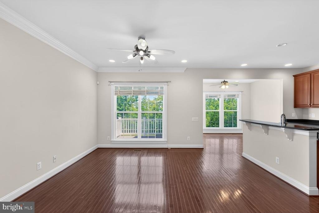 25450 Hopton House Terrace - Photo 6