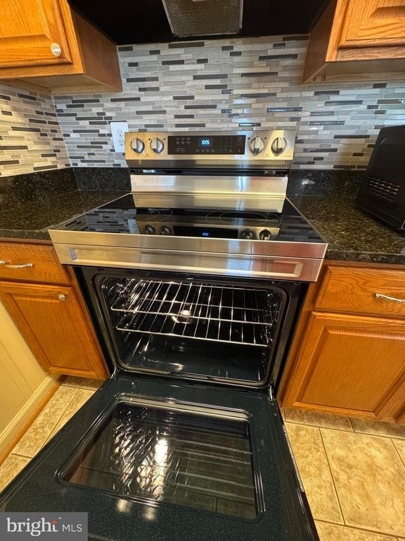 8610 Beekman Place - Photo 10